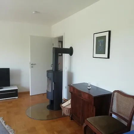 2 Zimmer-wohnung Mit Grossem Sonnenbalkon شقة *